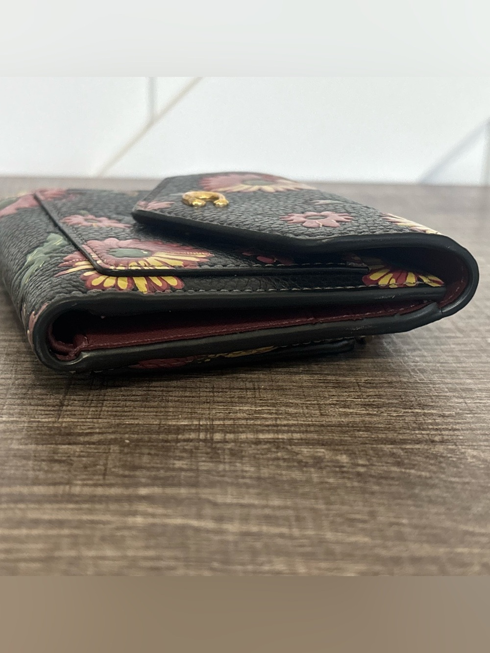 EUC Coach Leather Wyn Wallet in Printed Floral - Picture 6 of 13